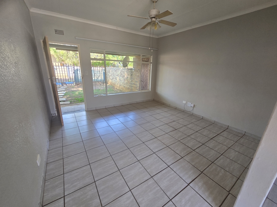To Let 2 Bedroom Property for Rent in La Hoff North West